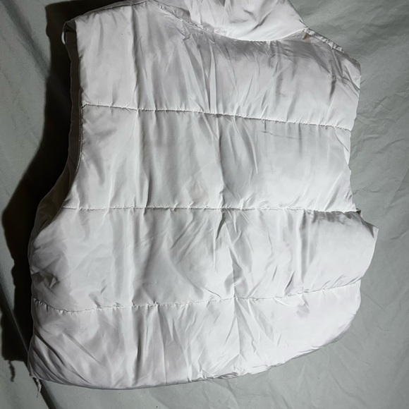 Love Tree White Quilted Puffer Vest - Sleeveless Zip Front - Picture 2 of 3